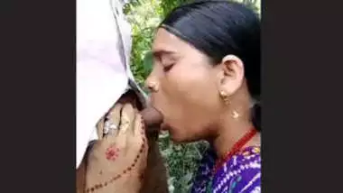 Desi Bhabhi Outdoor Cock Sucking