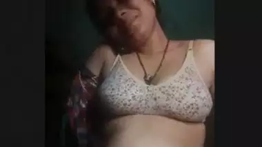 Bhabi masturbating and talking on phone