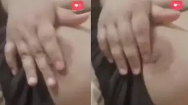 Desi Girl Showing Boobs