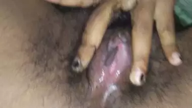 Desi wife fingering pussy