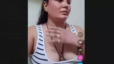 AKM Aunty accidental nipple slip over tango live