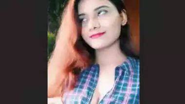 Tik Tok girl flashing her boobies