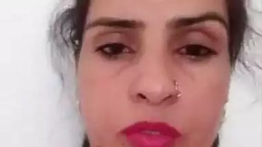 Punjabi aunty cucumber masturbation MMS