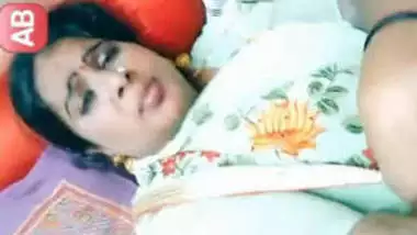 Sexy Mallu Bhabhi Flash Her Boob In App Part 1