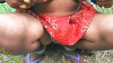 Desi hot sexy village bhabi fuck in field