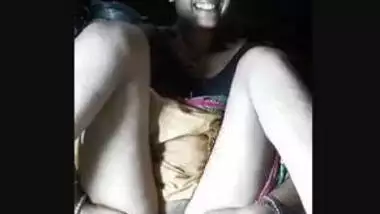 Desi village boudi mid night show her pussy