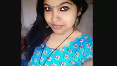 Desi cute girl show her boobs on cam