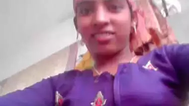 Desi village bhabi fing her big pussy