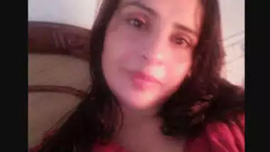 Desi cute bhabi fing her pussy