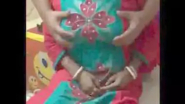 Desi big boobs aunty show her boobs