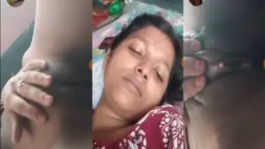 Lonely Desi girl pussy fingering video call with her bf