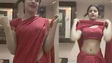 Desi bhbai show her nice navel n big boobs