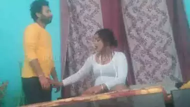 Desi village bhabi fing her pussy n make video