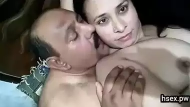 Pati ke boss se bhabhi ki chudai ka desi sex scandal