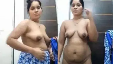 Sexy Bhabi Record her Nude Video (Updates)