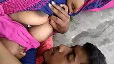 cute indian girl boob sucking by bf