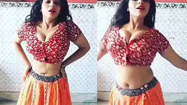 Hot Babe Dancing With Huge Tits and Navel