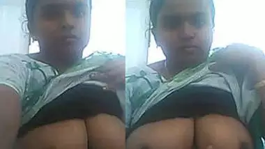 mallu aunty hot boob show and press