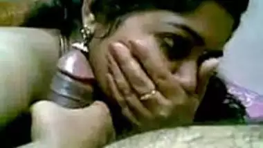 mallu aunty hot blowjob and fingring 1