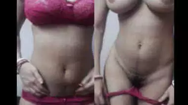 Big boobs Indian Aunty with pink bra