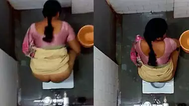 Aunty pissing caught spy cam