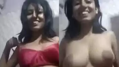 Desi GF Nude bathing captured by BF.