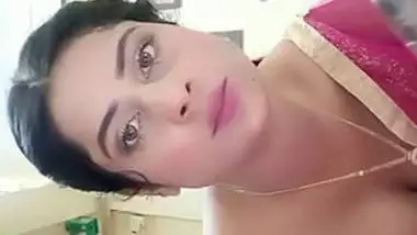 punjabi girl hot cleveage show