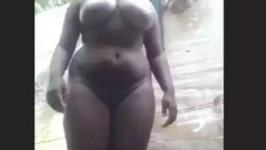 Tamil Bhabi Bathing Outdoor