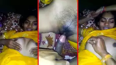 Desi52 bhabhi indian aunty show new yellow saree in village