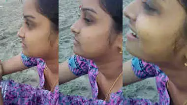 desi aunty bra visible in beach side