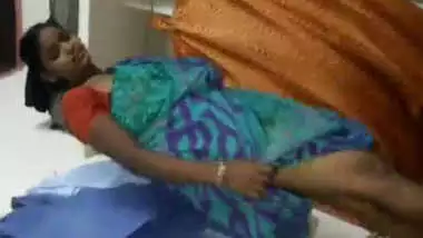 Desi save pussy bhabi fucking husband