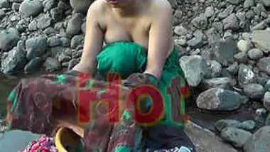 Young girl bathing in jungle showing hot bareback and cleavage