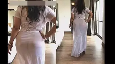 Gigantic Jiggling ass desi bhabi sexy Catwalk