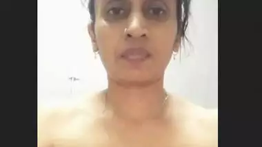 Desi bhabi hot boobs