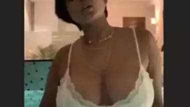 Oasis Das Boobs Show Near Pool