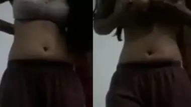 Hot Desi Girl Showing