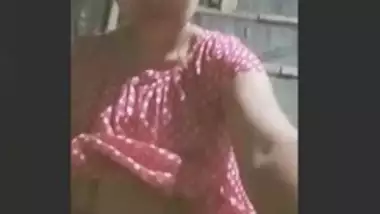 Desi Girl Showing Her Pussy