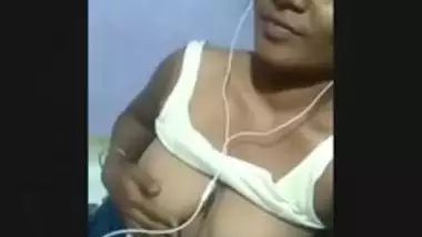 Desi Girl Showing To bf