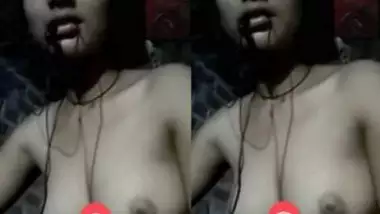 Sexy Desi Girl Showing Boobs on Video Call