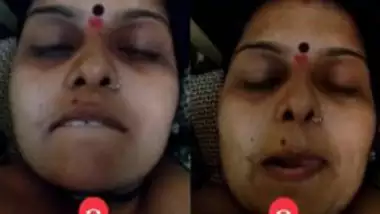 Bhabi Showing Her Big boobs On Video Call