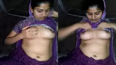 desi girl show boob press