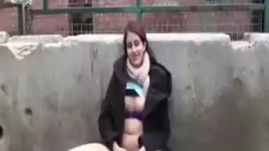 London NRI babe masturbates outdoor in public