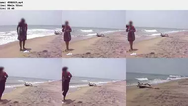 Desi sex of Indian bhabi showing boobs on sea beach