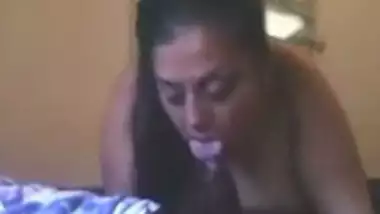 Cheating Delhi bhabhi Gives blowjob to her Lover