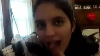 Bahan ki saheli ne mere big dick ko blowjob di