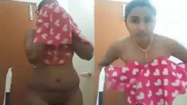 Swathi Bhabhi Bathing New clip