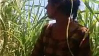 Leak MMS of Patna village girl enjoying sex in a field