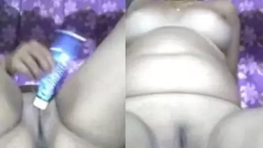 Desi village bhabi show her sexy pussy