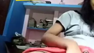 Desi cute girl fing her pussy