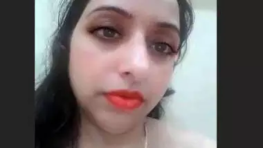 Desi aunty shwo her boobs 2